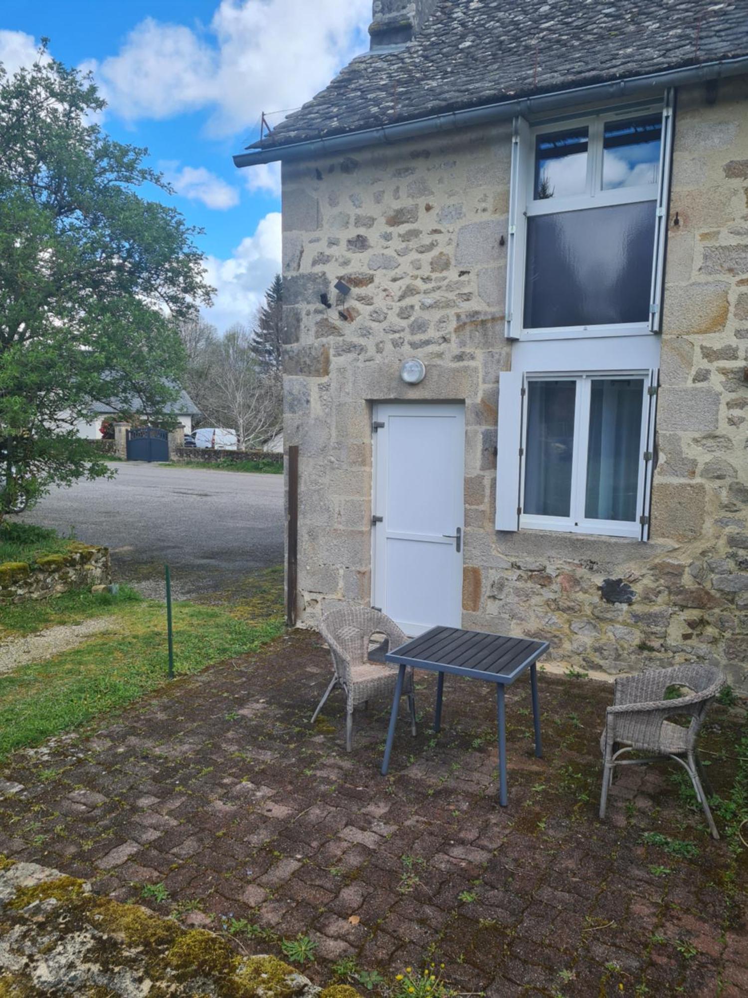 Hotel Saint Julien Aux Bois Extérieur photo