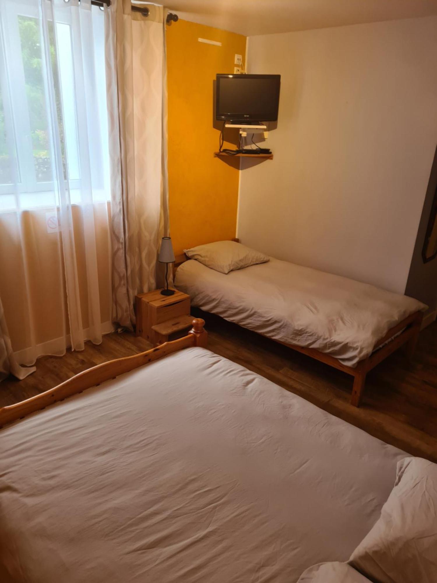 Hotel Saint Julien Aux Bois Extérieur photo